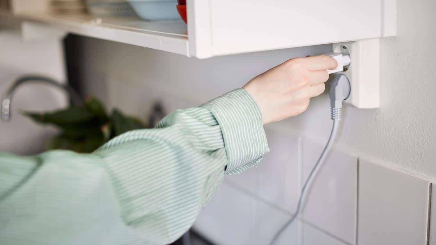 Outlet Sparking When Plugging In? How a Licensed Electrician Fixes It