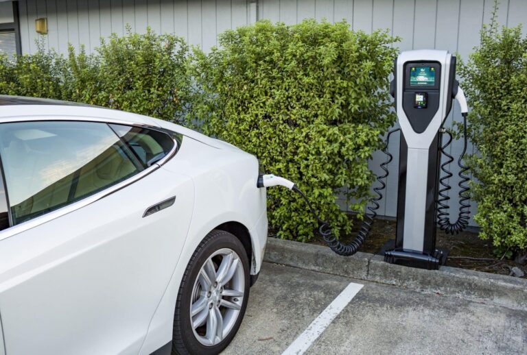 How Much Power Does an EV Charger Use? Complete Guide to Energy Consumption & Home Costs